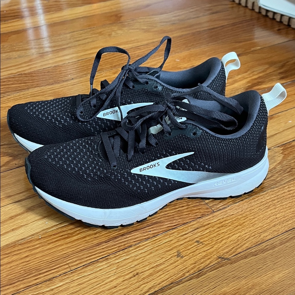 Brooks Revel 4 Women’s Running Shoes Size 7